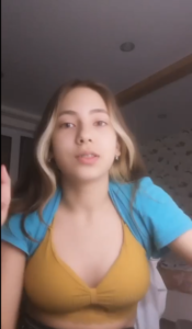 Pack Adolescente Mostrando Sus Ricas Tetas
