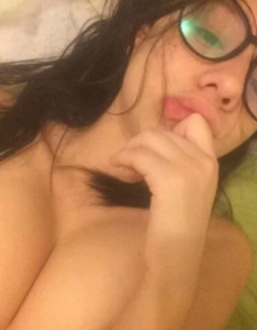 Axel blanquita tetona