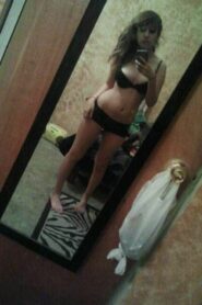 Hermosa jovencita cachonda + Facebook