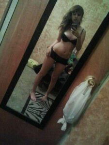 Hermosa jovencita cachonda + Facebook