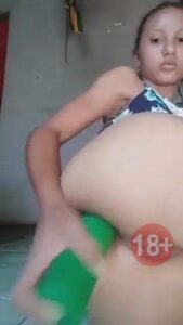 Morra Se Clava Un Pepino
