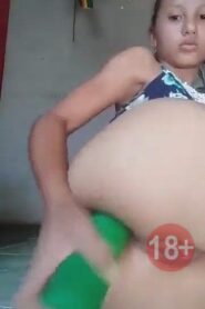 Morra Se Clava Un Pepino