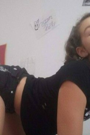 Werita se pone en cuatro y se abre bien rico en cam.