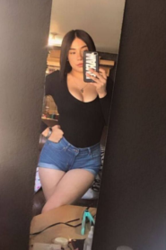 María Becerra se saca jugoso pack para el novio y este lo filtra en venganza.