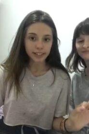 Adolescentes se abren el culito en vivo