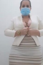 Doctora Muestra las TETAS +video