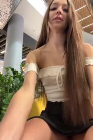 Jovencita Mostrando La Concha En Todos Lados + Videos