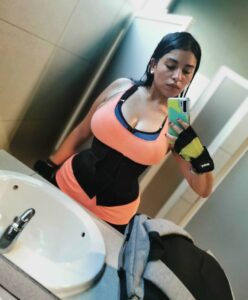 Mexicana tetona de panocha peluda