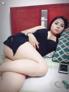 Pack de Rica Tetona De Colombia Mostrando Su Panocha Abierta + Full Nudes