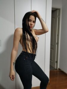 Venezolana de 18 , pack contenido filtrado
