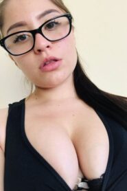 Colegiala Tetona de Lentes + Video Danielle