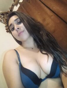 Alondra Rica Tetona Mostrando La Panocha