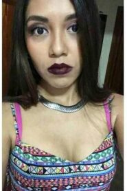 Juliana Velazquez Morra Metiéndose el Dedo