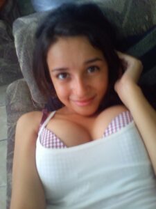 Pendejita Argentina Manda Fotos Desnuda