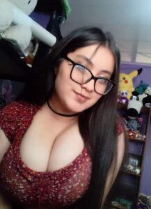 Rica Gordibuena Mega Chichona con Lentes