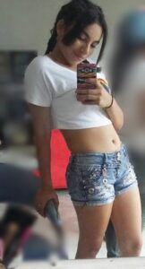 Sofia Colegiala Mostrando Las Tetas +Video