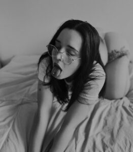 Asi espera la lechita la muy putita!