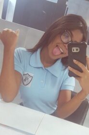 Colegiala XXX muestra su perro culaso