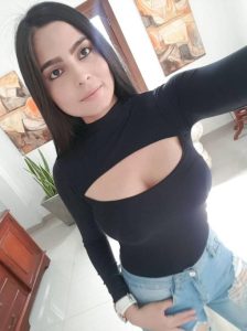 Eveling Mostrando Sus Ricas y Enormes Tetas