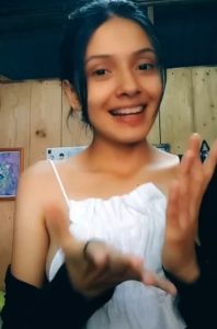 Flaquita Mostrando Las Tetas en Tiktok – Video