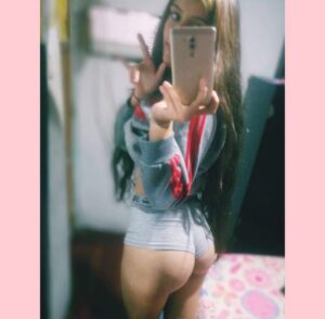 Sonia Flaquita se mete cosas por la apretadita conchita