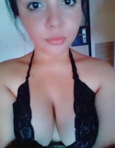 Tetona infernal es cojida a cuatro patas en telo