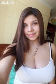 Con las tetas de esta nena provoca hacerse una paja francesa