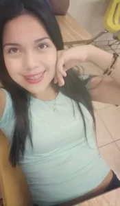 Joven Venezolana le Gusta Desnudarse para su Padrastro