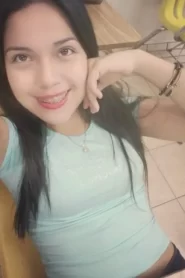 Joven Venezolana le Gusta Desnudarse para su Padrastro
