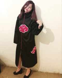 Morra otaku masturbándose