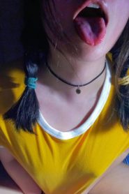 Pilar Gotica Putita de Tetas Pequeñas