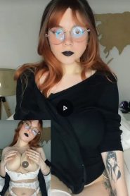 Tetona Dark se desnuda para la banda