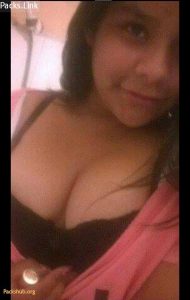 A el le encanta las tetas y les mando las mías