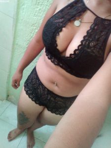 Morena jovencita rica