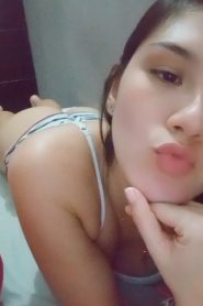 Juliana se abre los huecos tantos que se puede ver adentro