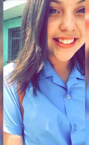 Packs de colegiala bien Cachonda con rico Cuerpo y Pecho