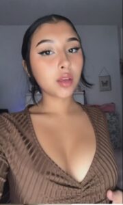 Morenita tetona es cogida bien sabroso
