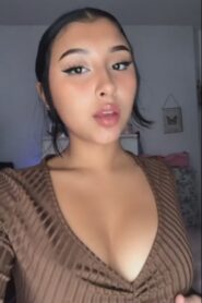 Morenita tetona es cogida bien sabroso