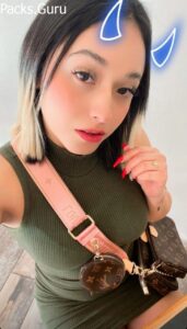 el novio le chupa las tetas